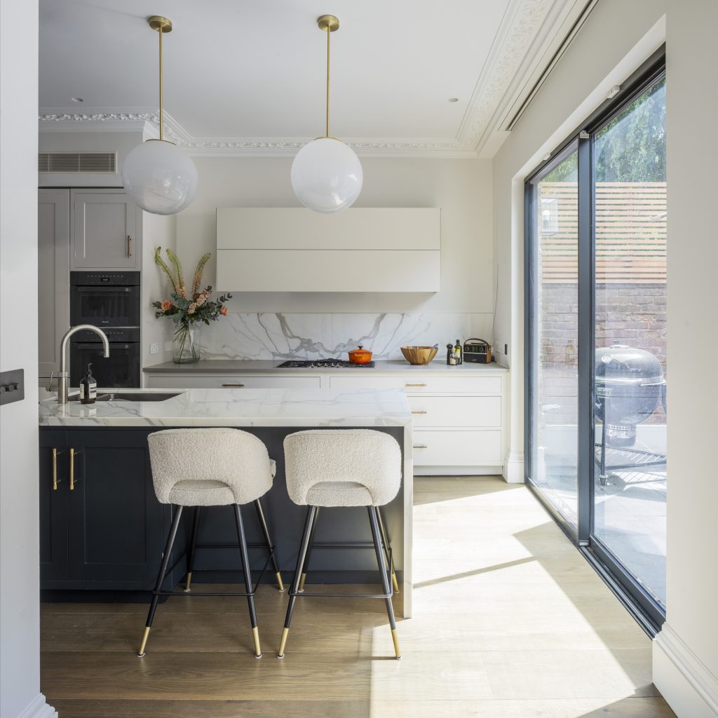 Kitchen with island at Muswell Haven
